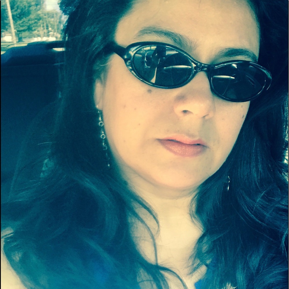 Meet your Posher, Elvira